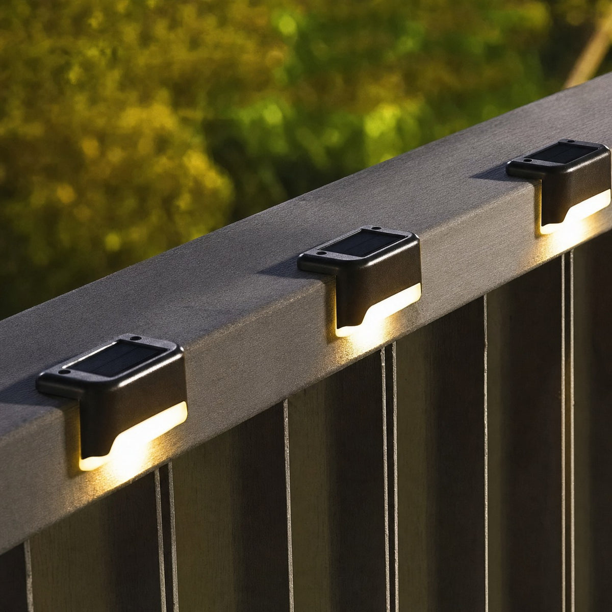 Ultra-powerful LED solar lamp for outdoor use 